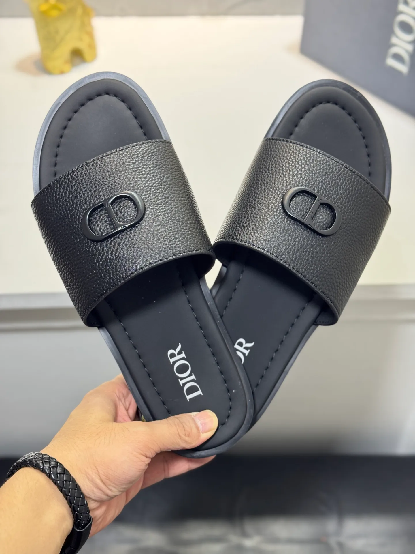 Men's men's shoes 💰320 [New style] 🦇🦇𝐂𝐡𝐫𝐢𝐬𝐭𝐢𝐚𝐧 𝐃𝐢𝐨𝐫 Dior slippers - the latest hot sandals, classic sandals, original replicas, super durable and versatile, cowhide leather with hardware accessories, very comfortable on the feet Look slim and white. Original molded outsole size: 38-44 (.45. Customized